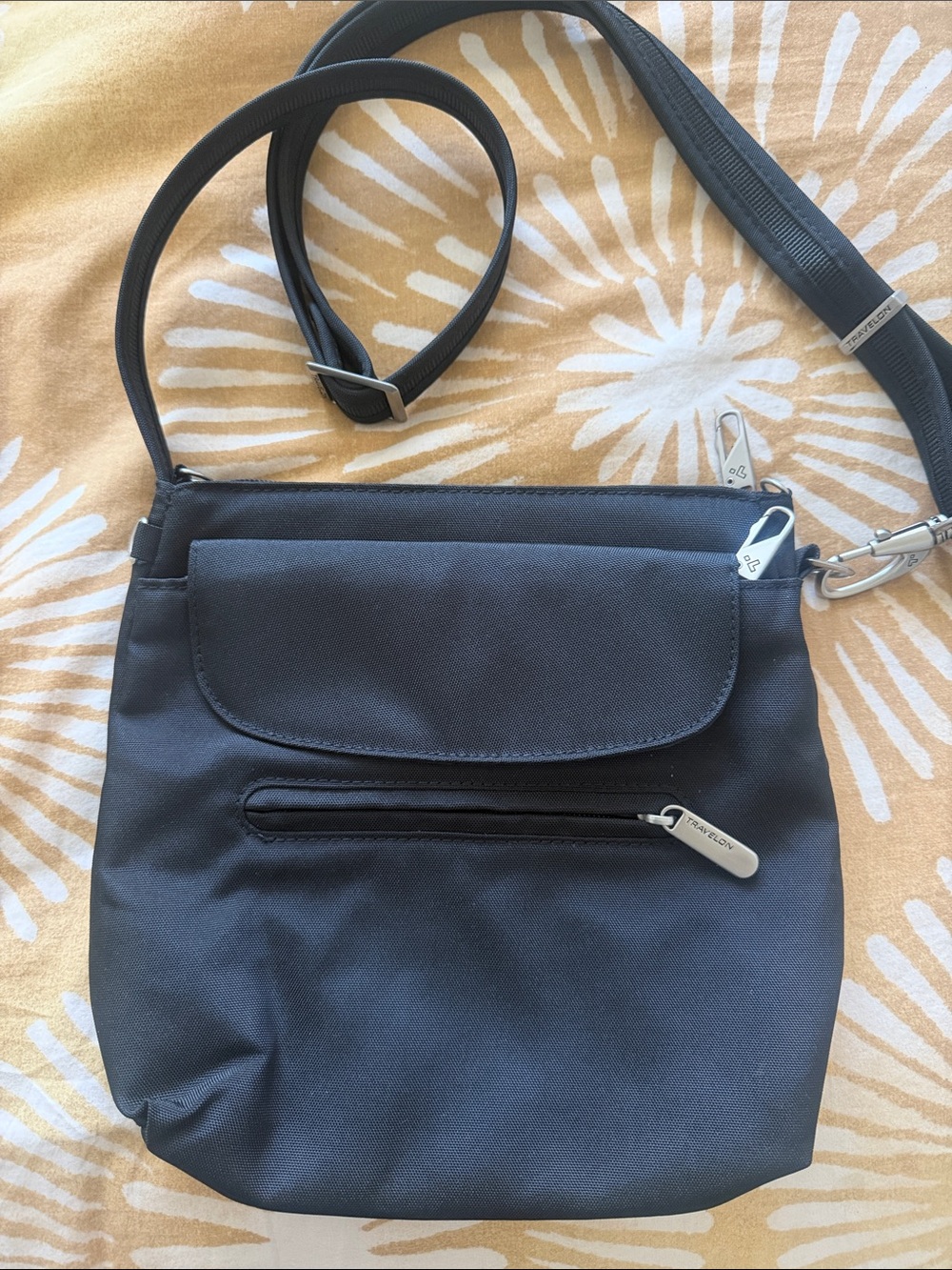 Travelon Black anti-theft travel Crossbody Shoulder Bag - Casual Everyday Tote